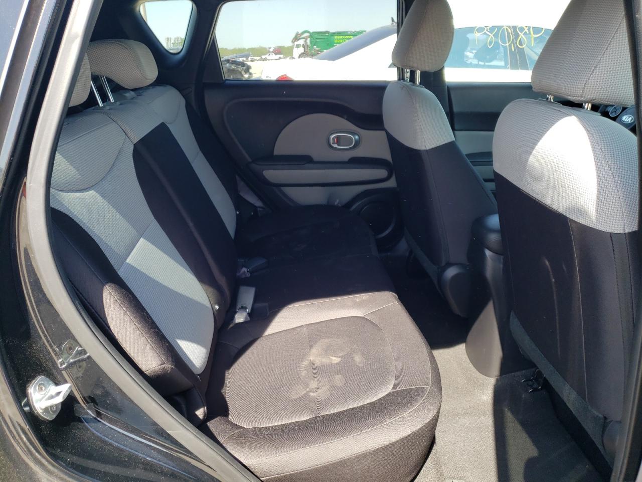 Photo 6 from auction – 2016 KIA SOUL with VIN KNDJN2A28G7303918