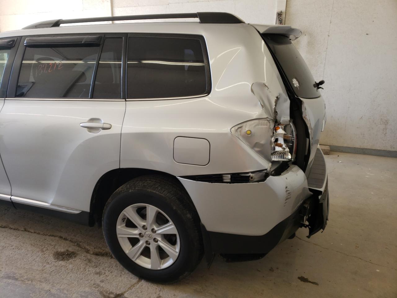 Photo 9 from auction – 2011 TOYOTA HIGHLANDER with VIN 5TDBK3EH5BS042215