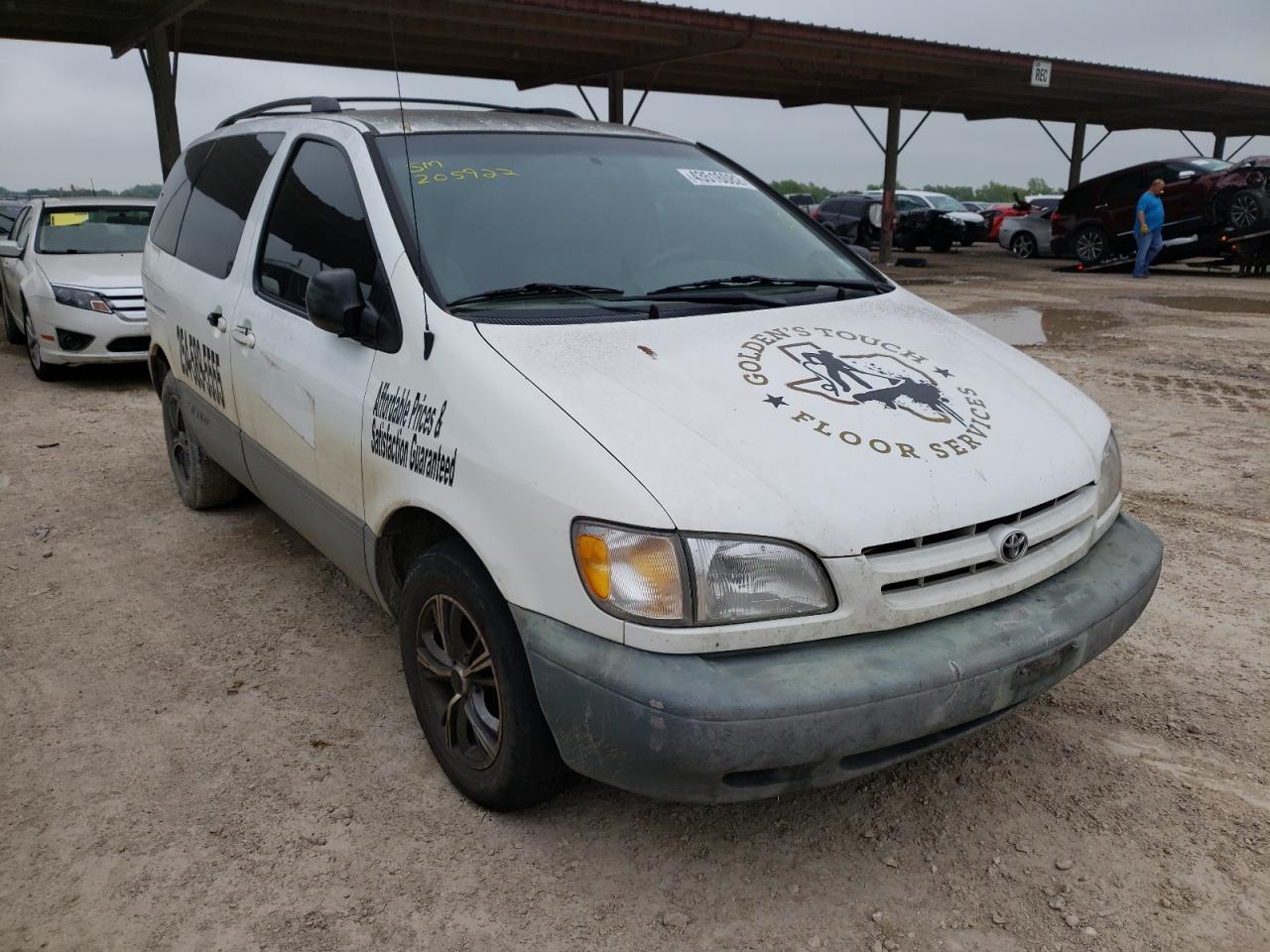 Photo 1 from auction – 2000 TOYOTA SIENNA LE with VIN 4T3ZF13C5YU205922