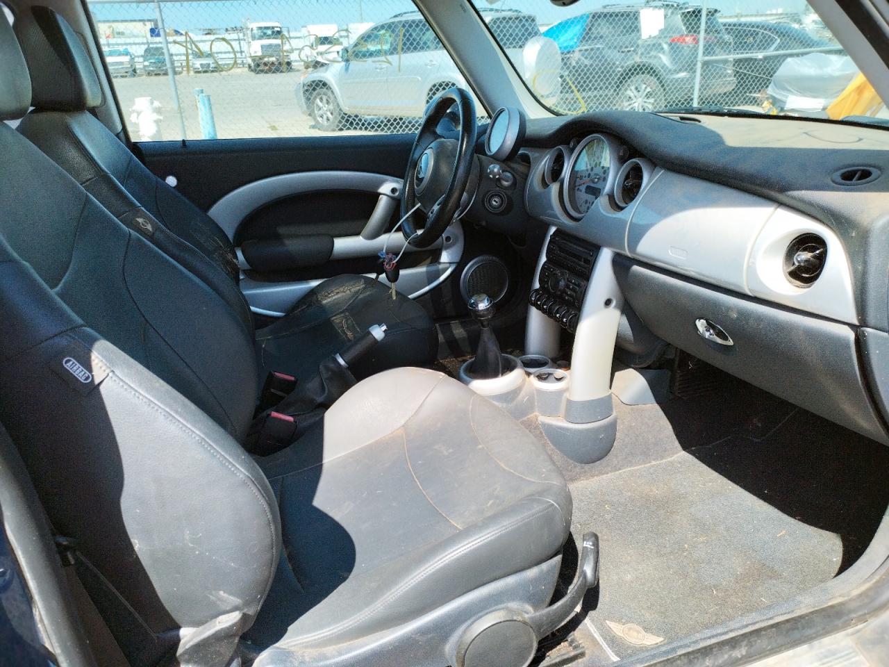 Photo 5 from auction – 2004 MINI COOPER S with VIN WMWRE33434TD78018
