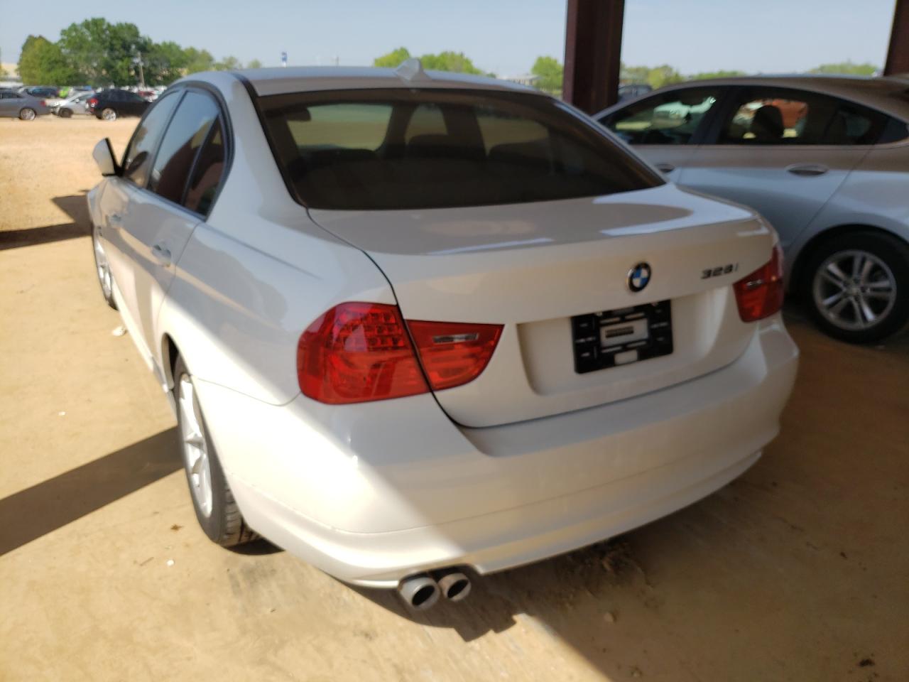 Photo 3 from auction – 2010 BMW 328 XI with VIN WBAPK7C50AA461491