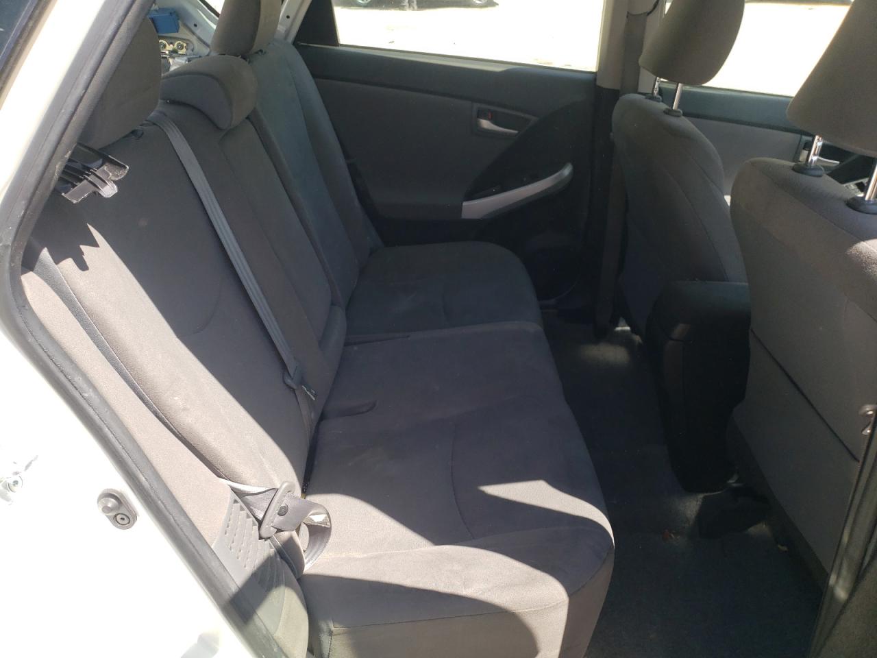 Photo 6 from auction – 2015 TOYOTA PRIUS with VIN JTDKN3DUXF1978212