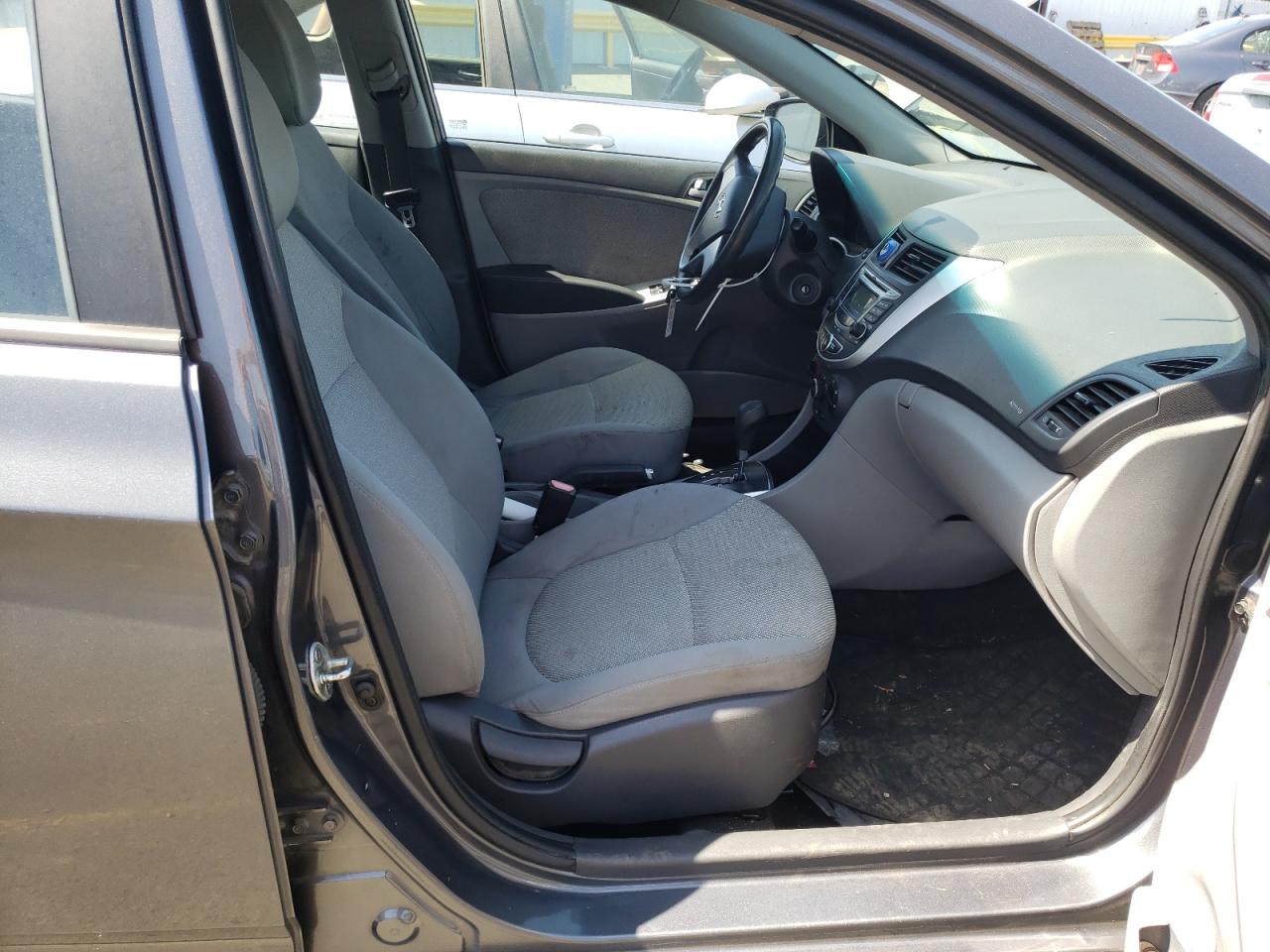 Photo 5 from auction – 2013 HYUNDAI ACCENT GLS with VIN KMHCT4AE5DU314758