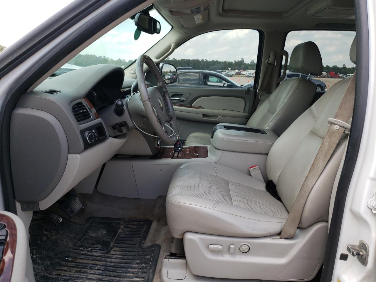 Photo 5 from auction – 2009 CHEVROLET SUBURBAN C with VIN 1GNFC36019J123413