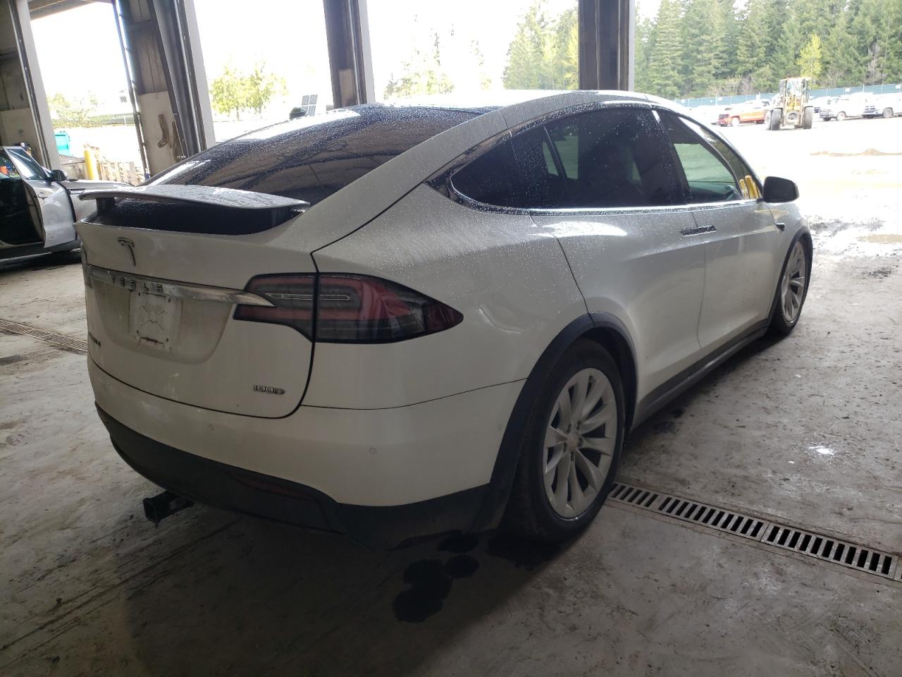 Photo 4 from auction – 2018 TESLA MODEL X with VIN 5YJXCBE23JF126030
