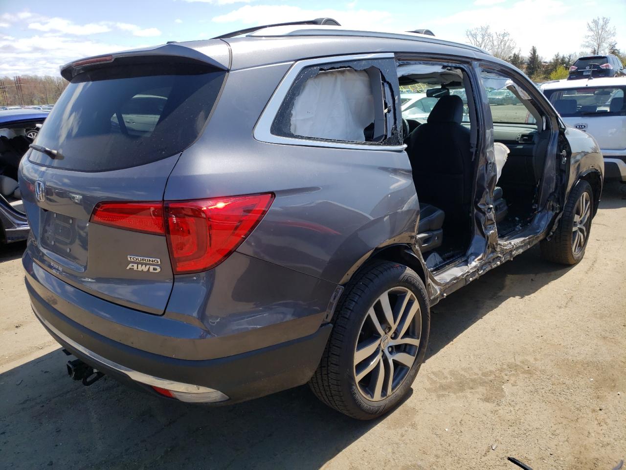 Photo 4 from auction – 2018 HONDA PILOT TOUR with VIN 5FNYF6H91JB059777