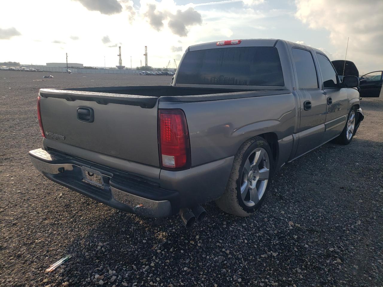 Photo 4 from auction – 2006 CHEVROLET SILVERADO with VIN 2GCEC13TX61212748