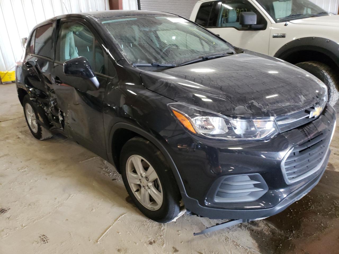 CHEVROLET TRAX LS 2020 with VIN KL7CJKSB7LB327327 - Photo from auction