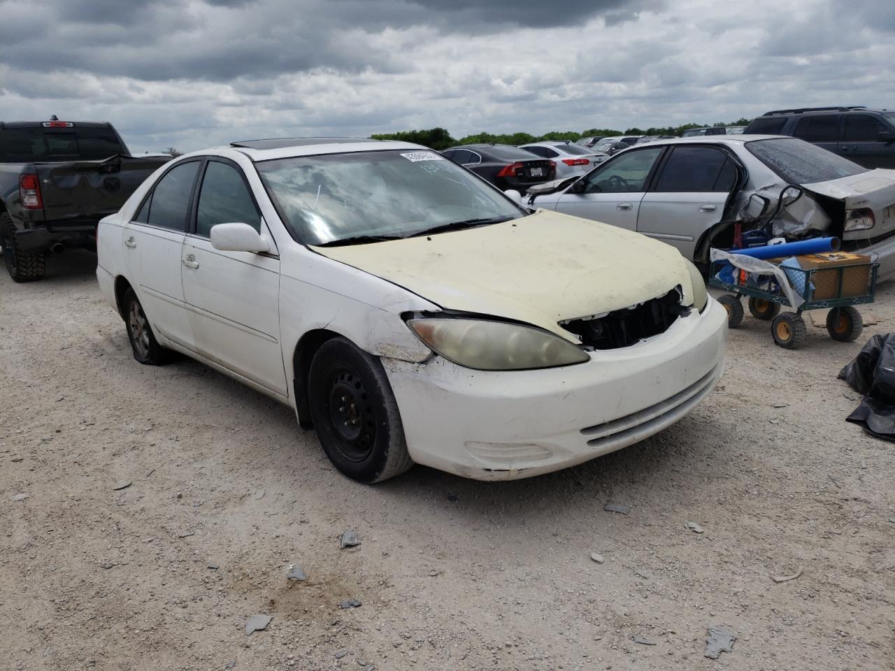 TOYOTA CAMRY LE 2003 with VIN 4T1BF32KX3U048931 - Photo from auction