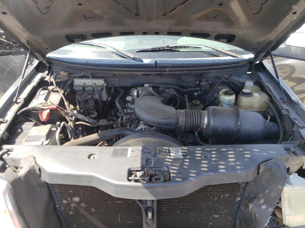 Photo 7 from auction – 2005 FORD F150 with VIN 1FTRX12W75FA37108
