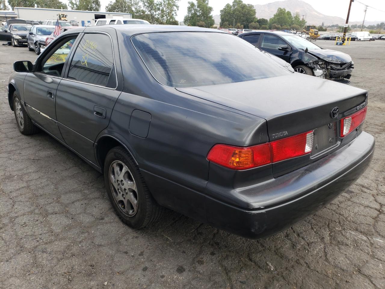 Photo 3 from auction – 2000 TOYOTA CAMRY LE with VIN 4T1BF28K8YU942841