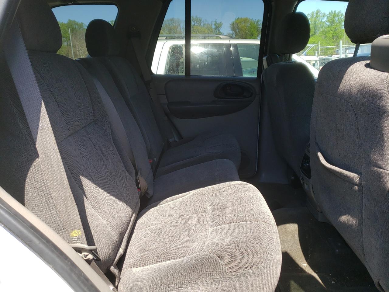 Photo 6 from auction – 2004 CHEVROLET TRAILBLAZE with VIN 1GNDT13S942338493