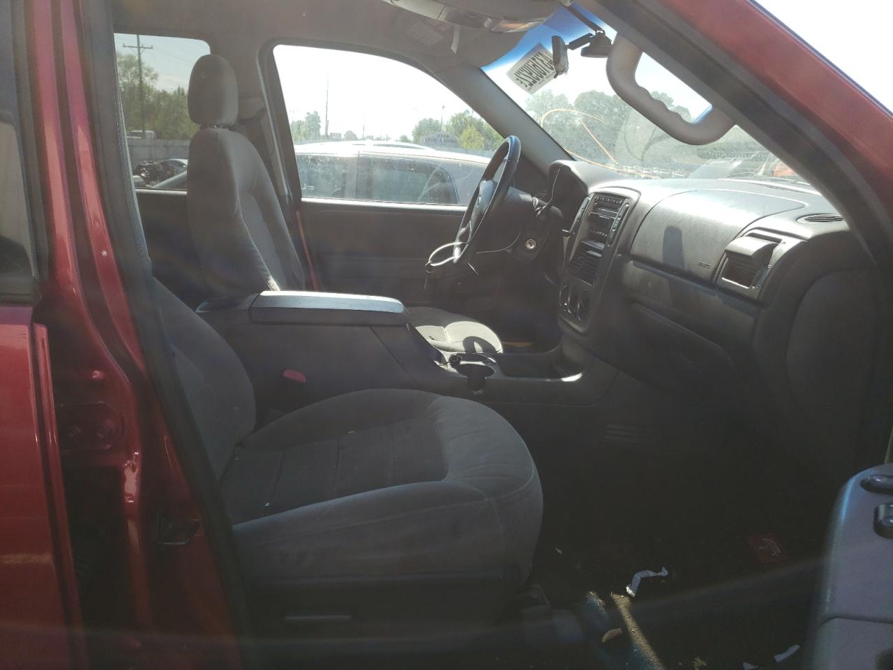 Photo 5 from auction – 2005 FORD EXPLORER X with VIN 1FMZU73K65UB96166