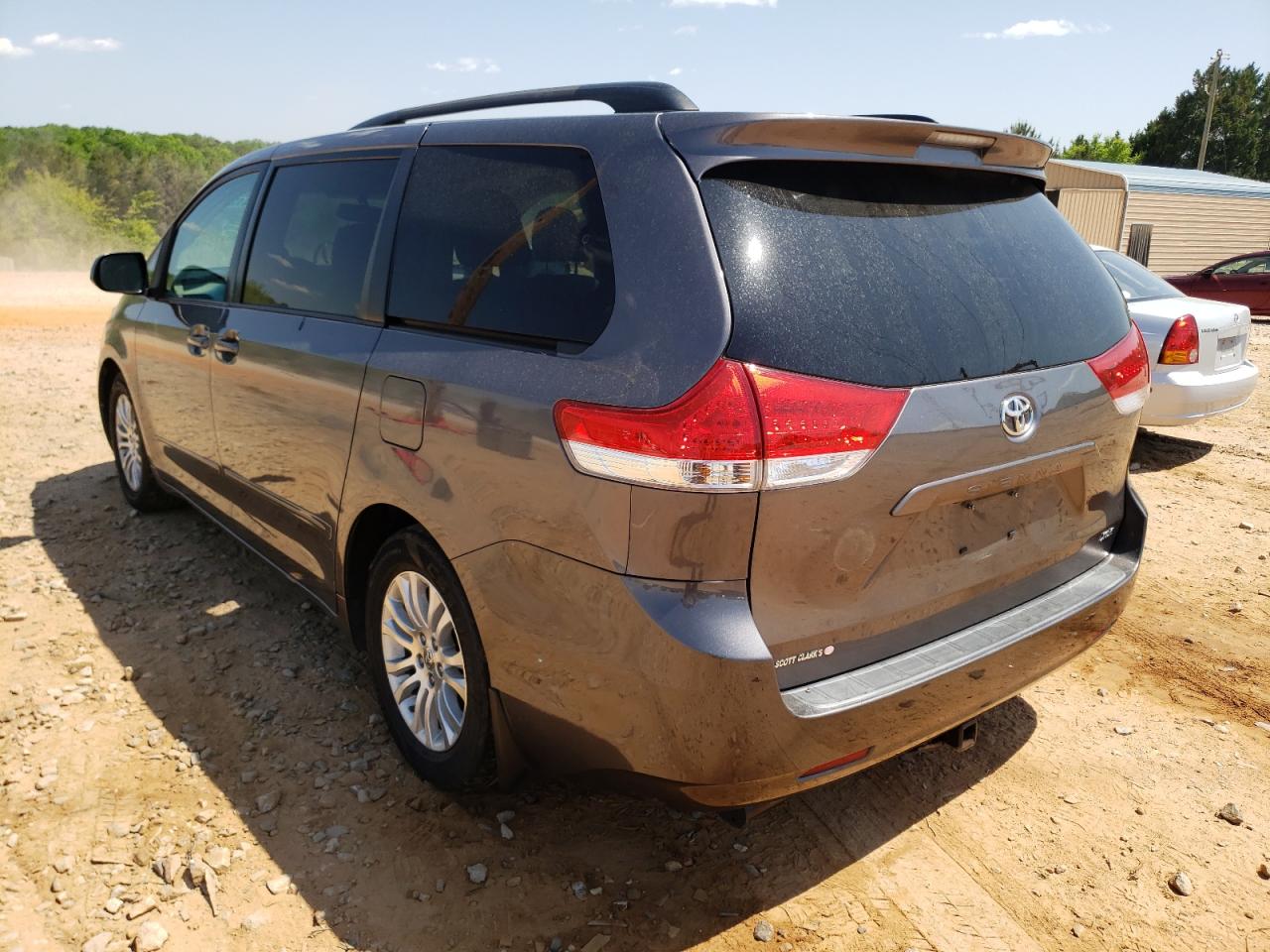 Photo 3 from auction – 2011 TOYOTA SIENNA XLE with VIN 5TDYK3DC4BS080048