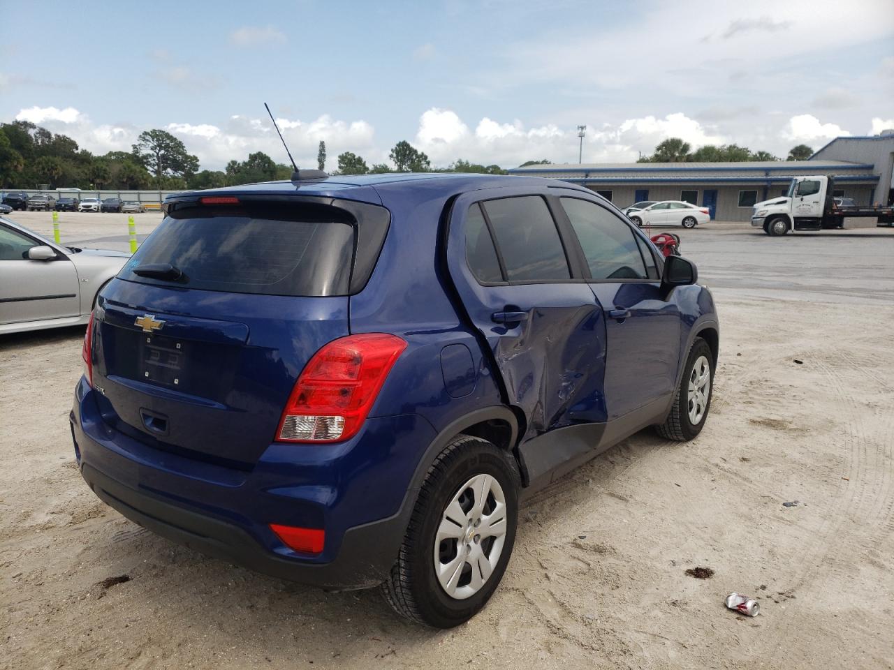 Photo 4 from auction – 2017 CHEVROLET TRAX LS with VIN 3GNCJKSB1HL206597