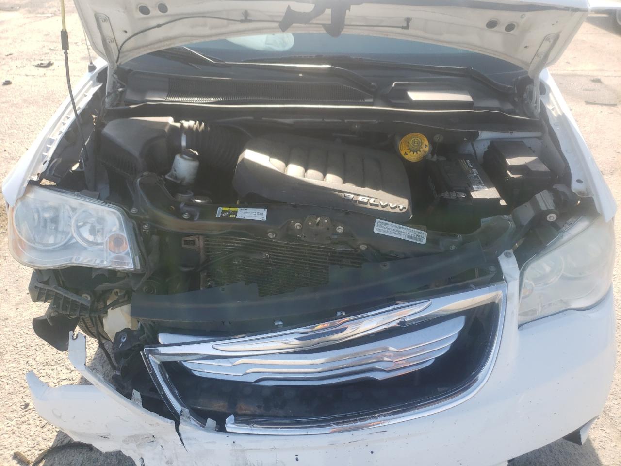 Photo 7 from auction – 2014 CHRYSLER TOWN & COU with VIN 2C4RC1BG4ER358973