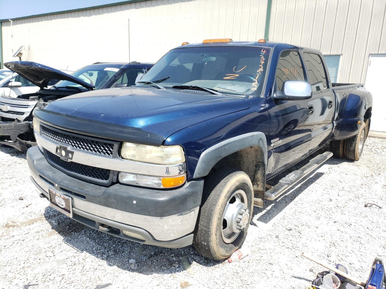 Photo 2 from auction – 2001 CHEVROLET SILVERADO with VIN 1GCJK33111F165011