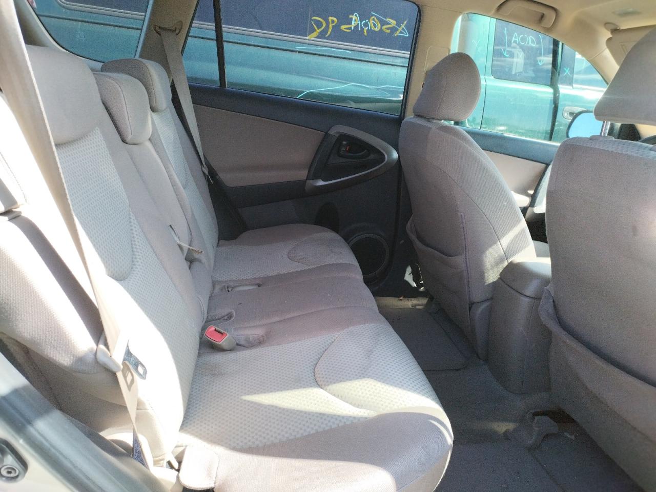 Photo 6 from auction – 2006 TOYOTA RAV4 with VIN JTMBD35V365019592