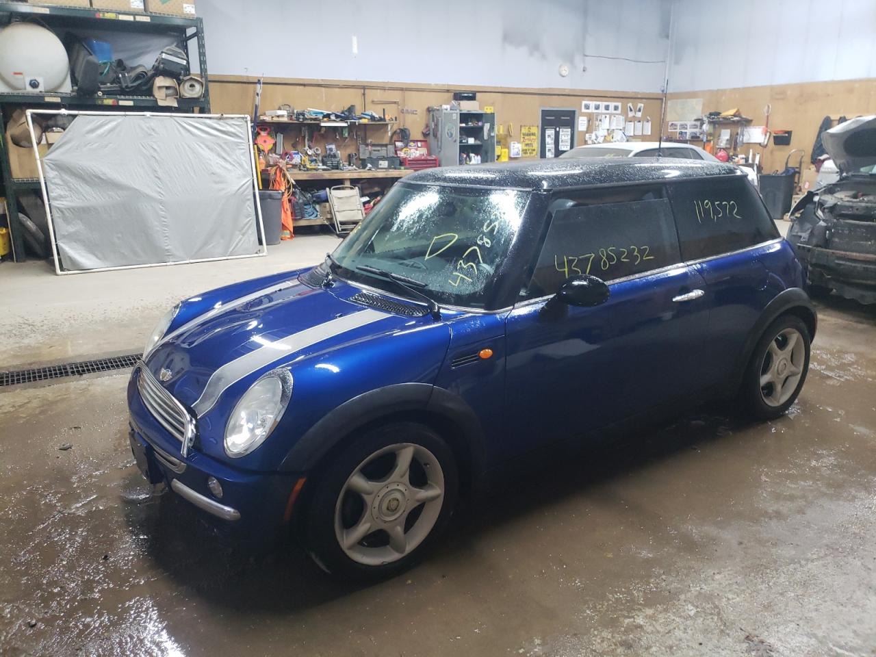 Photo 2 from auction – 2004 MINI COOPER with VIN WMWRC334X4TC55225