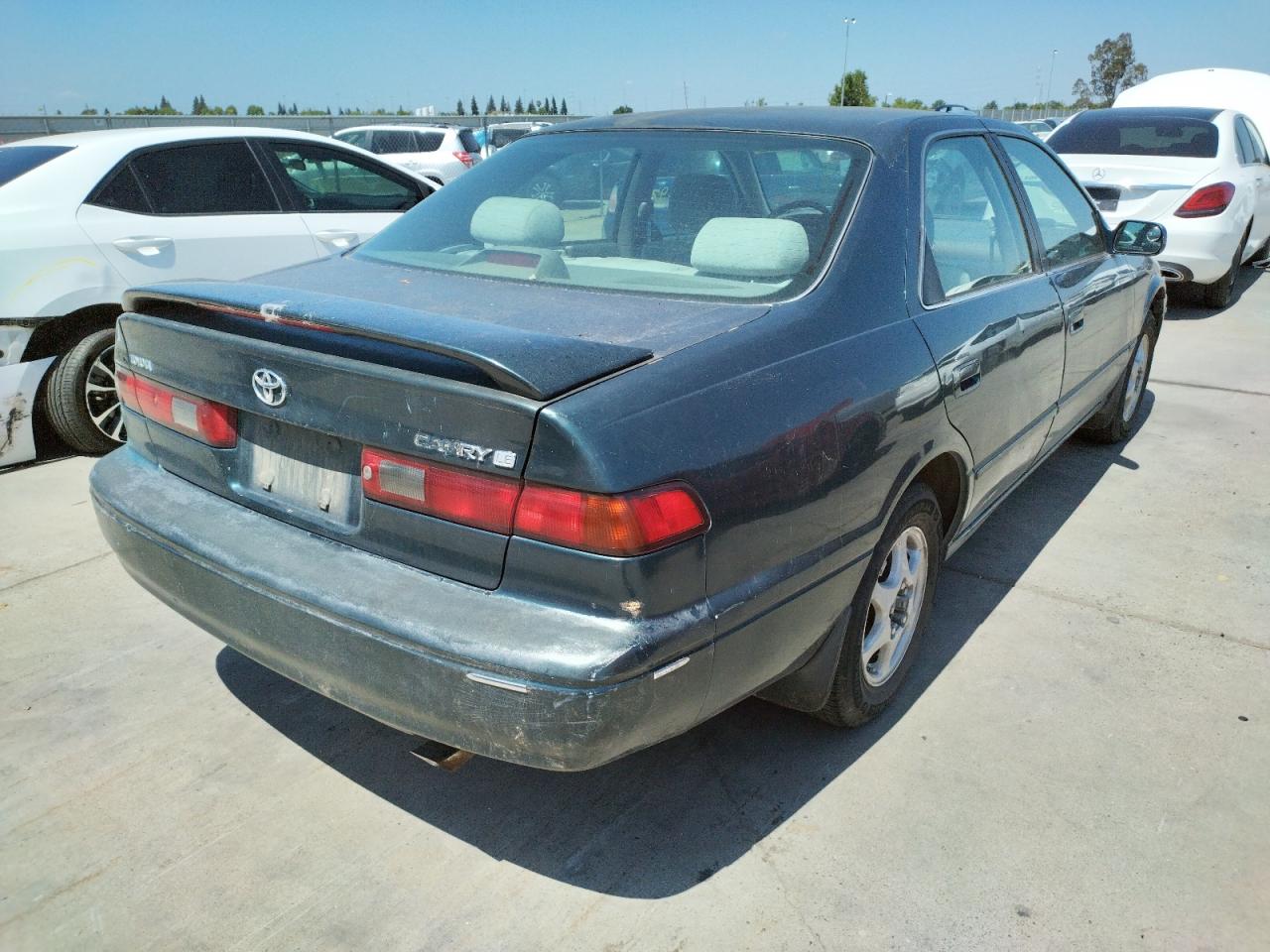 Photo 4 from auction – 1997 TOYOTA CAMRY LE with VIN JT2BG22K9V0071745