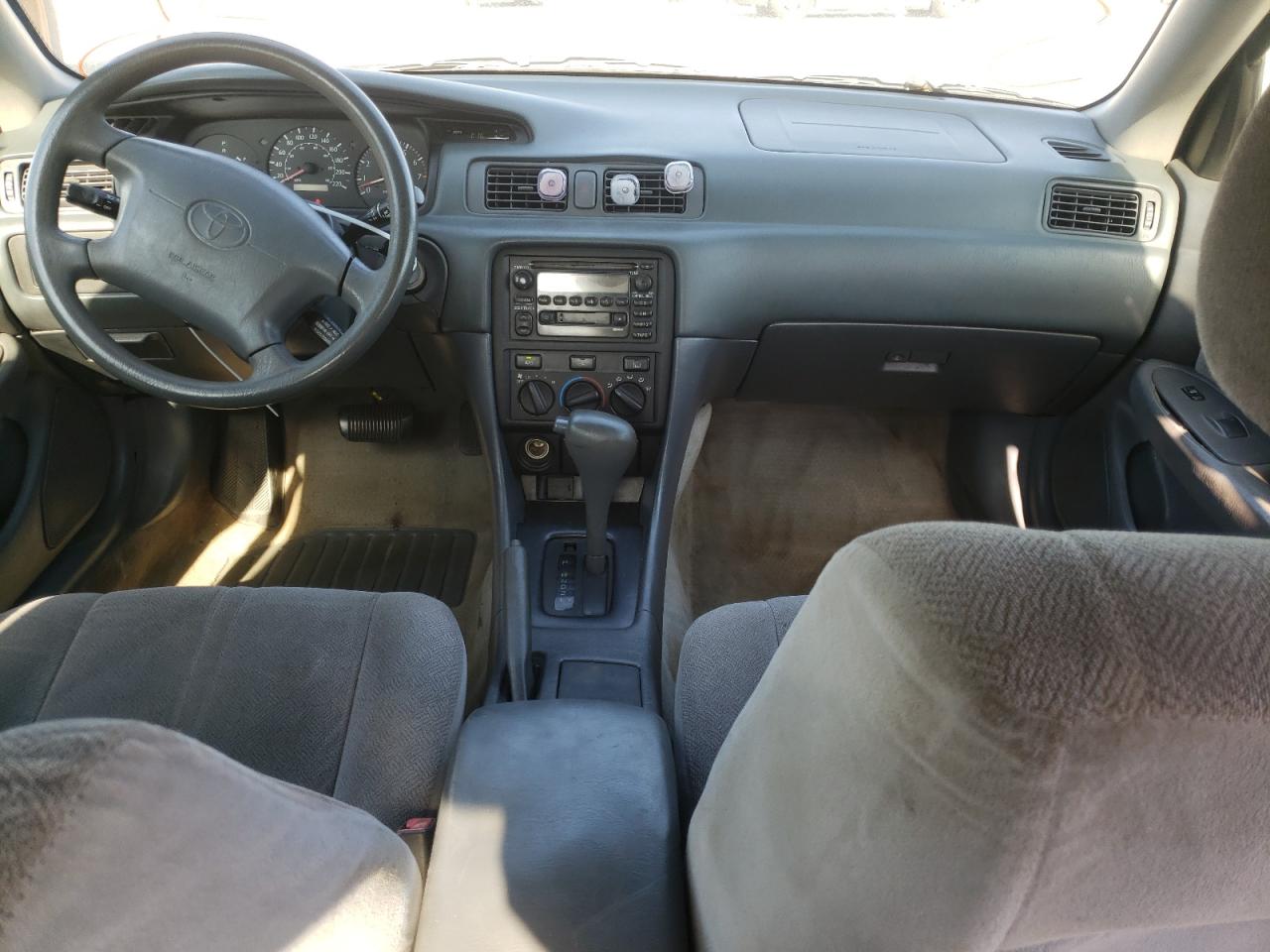 Photo 9 from auction – 2000 TOYOTA CAMRY CE with VIN 4T1BG22K9YU651674