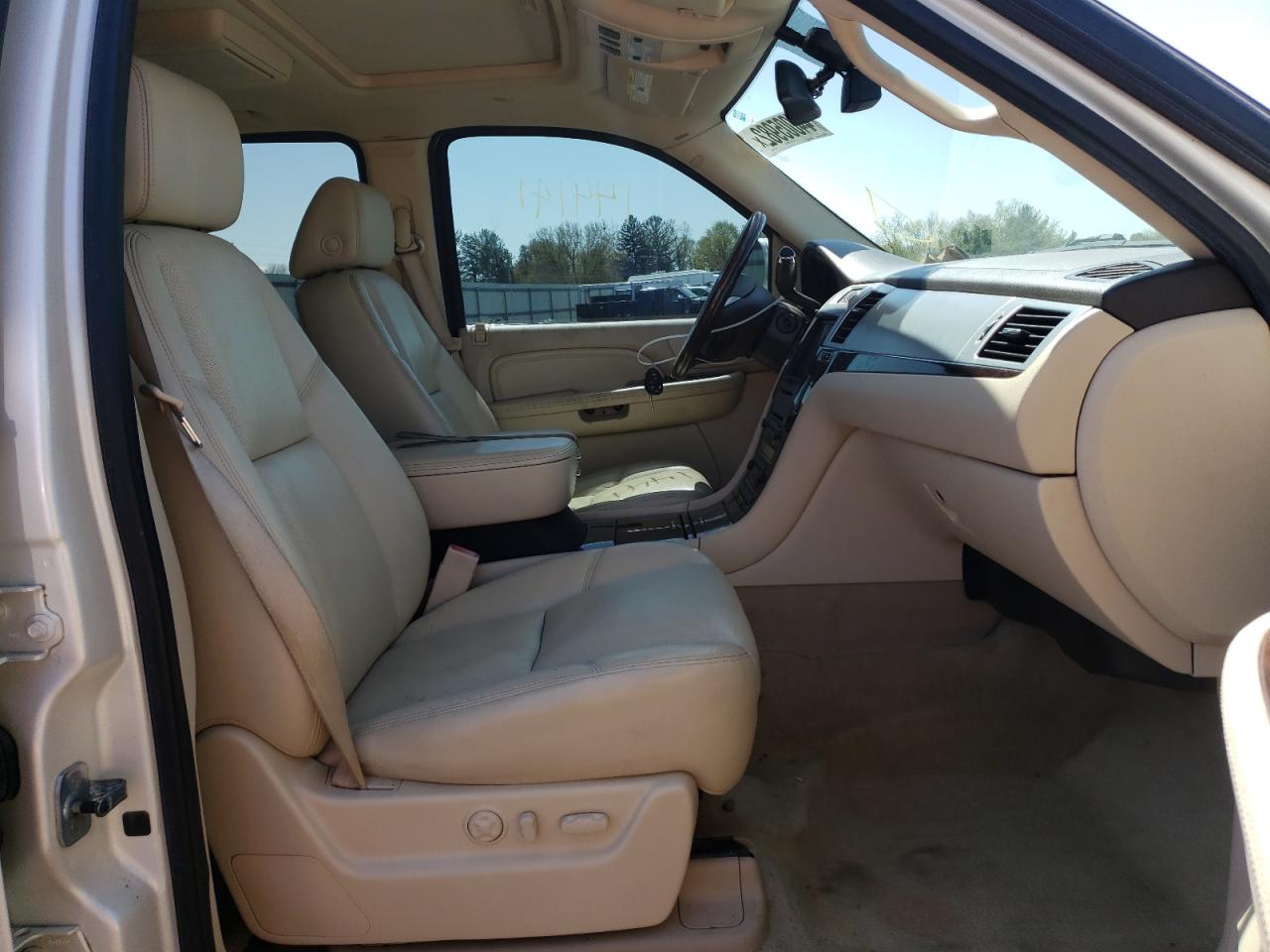 Photo 5 from auction – 2007 CADILLAC ESCALADE L with VIN 1GYFK63807R144267