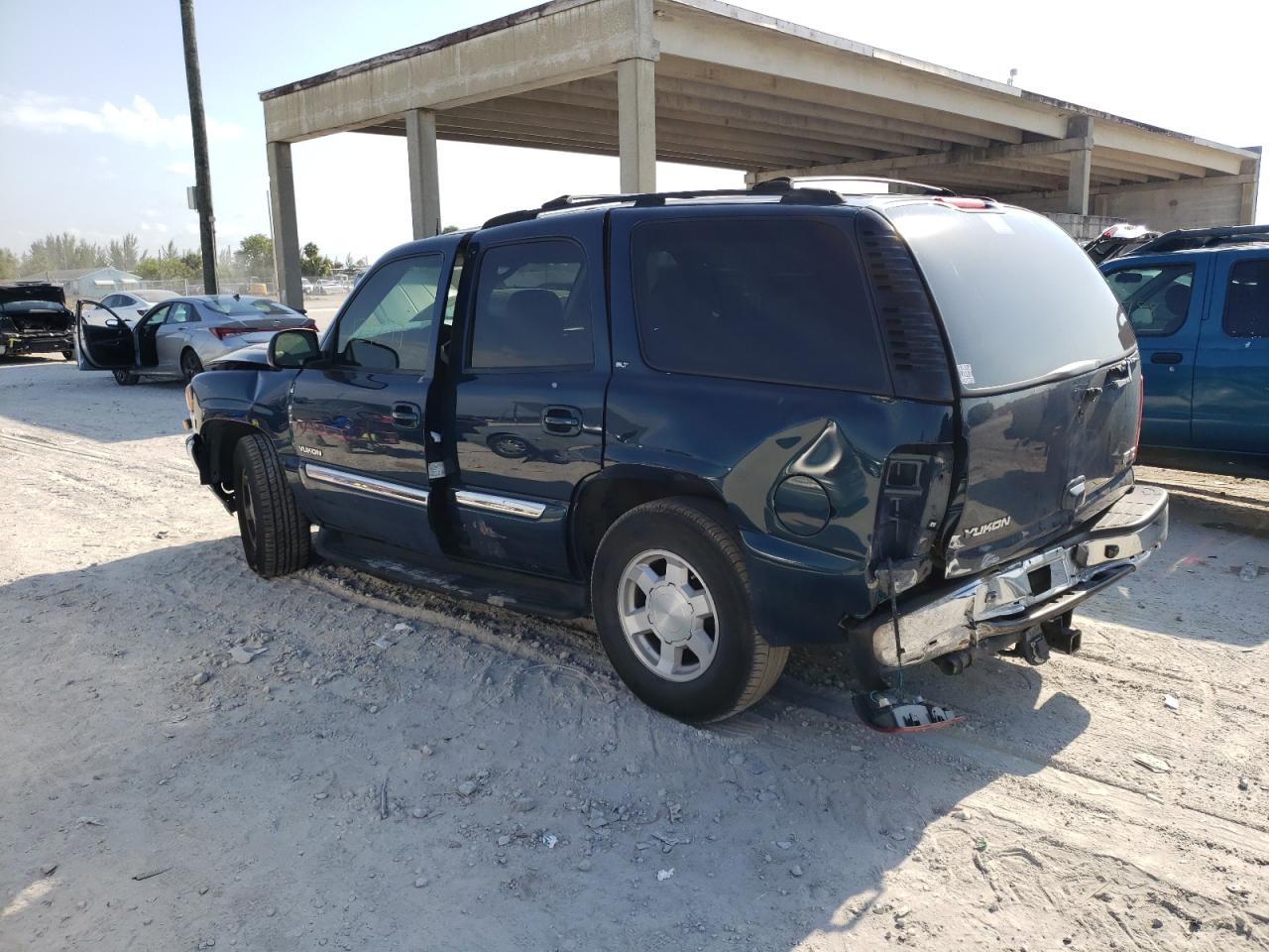 Photo 3 from auction – 2005 GMC YUKON with VIN 1GKEC13T65J138169