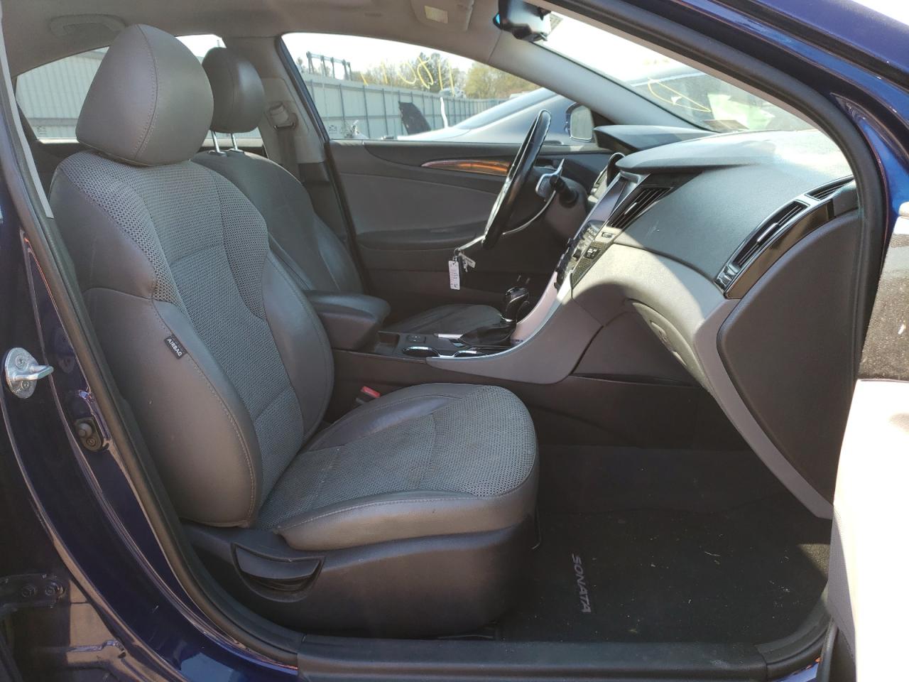 Photo 5 from auction – 2014 HYUNDAI SONATA SE with VIN 5NPEC4AC8EH847470