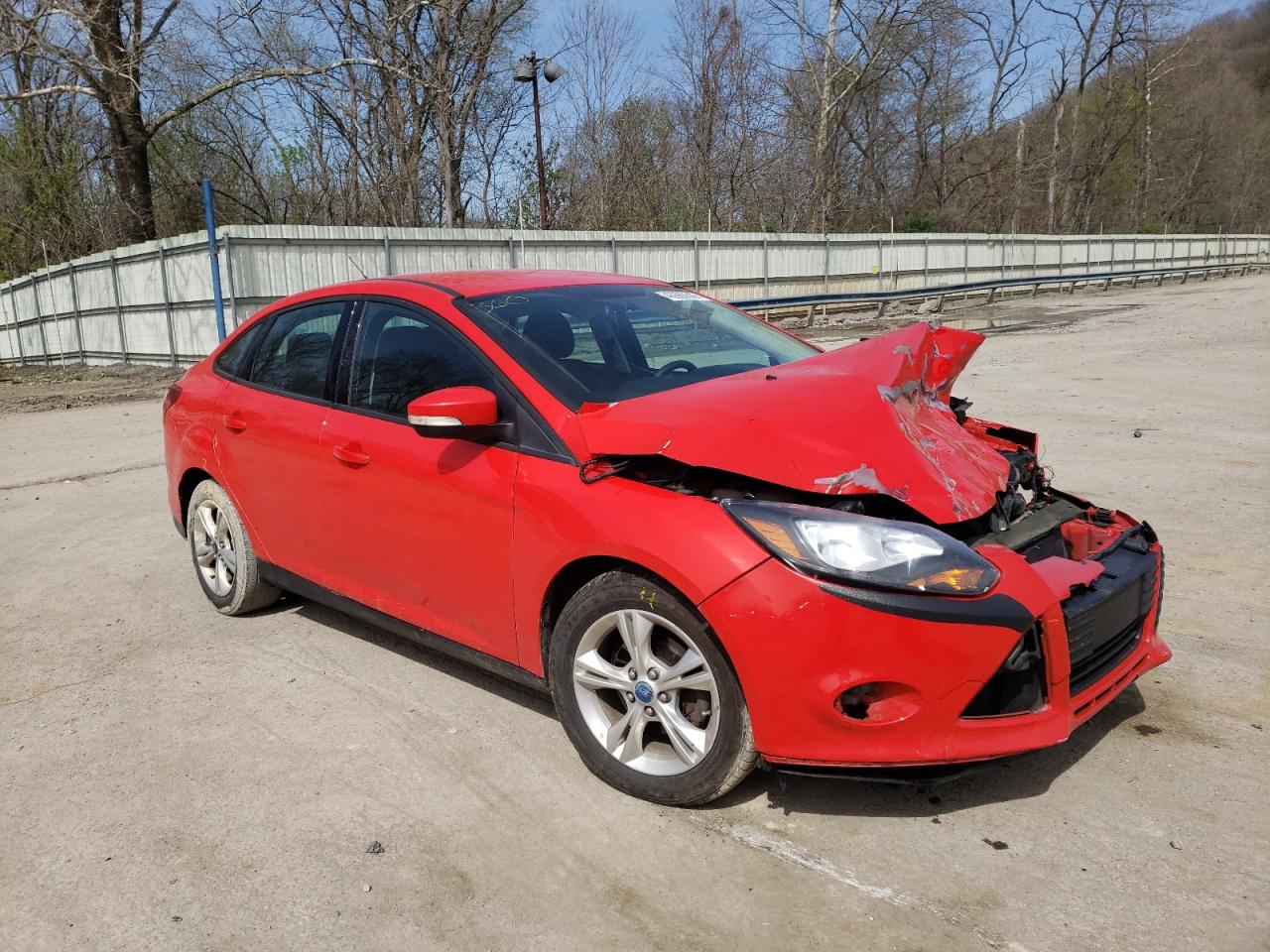 FORD FOCUS SE 2013 con VIN 1FADP3F24DL261391 - Foto de la subasta