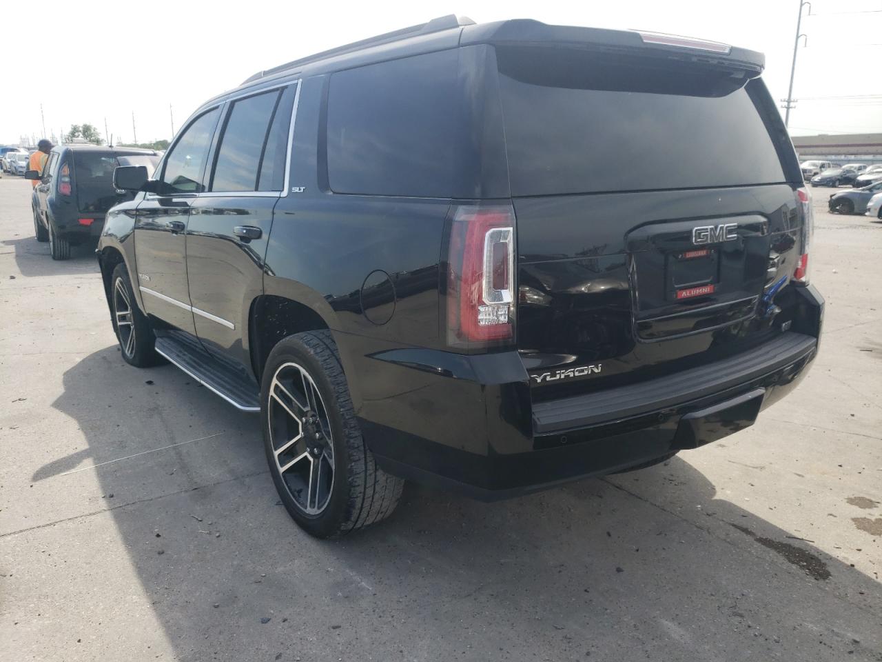 Photo 3 from auction – 2016 GMC YUKON SLT with VIN 1GKS1BKC4GR239280