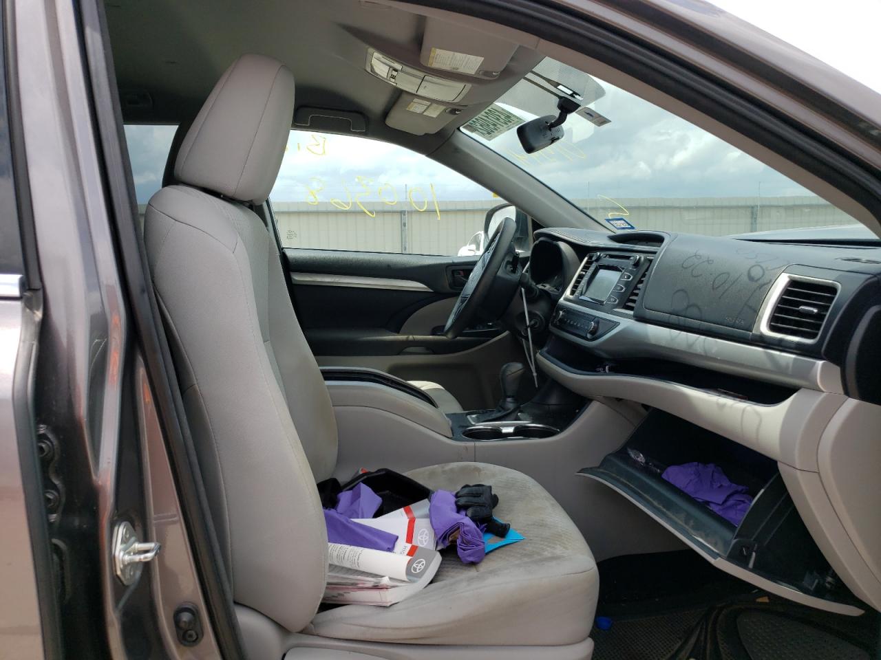 Photo 5 from auction – 2014 TOYOTA HIGHLANDER with VIN 5TDZKRFH3ES015941