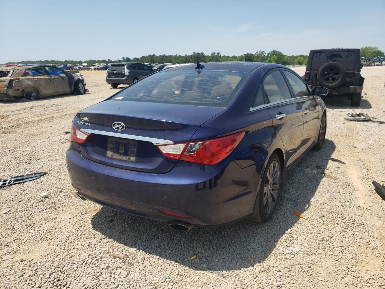Фото 4 с аукциона – 2012 HYUNDAI SONATA SE с VIN 5NPEC4AC1CH371401