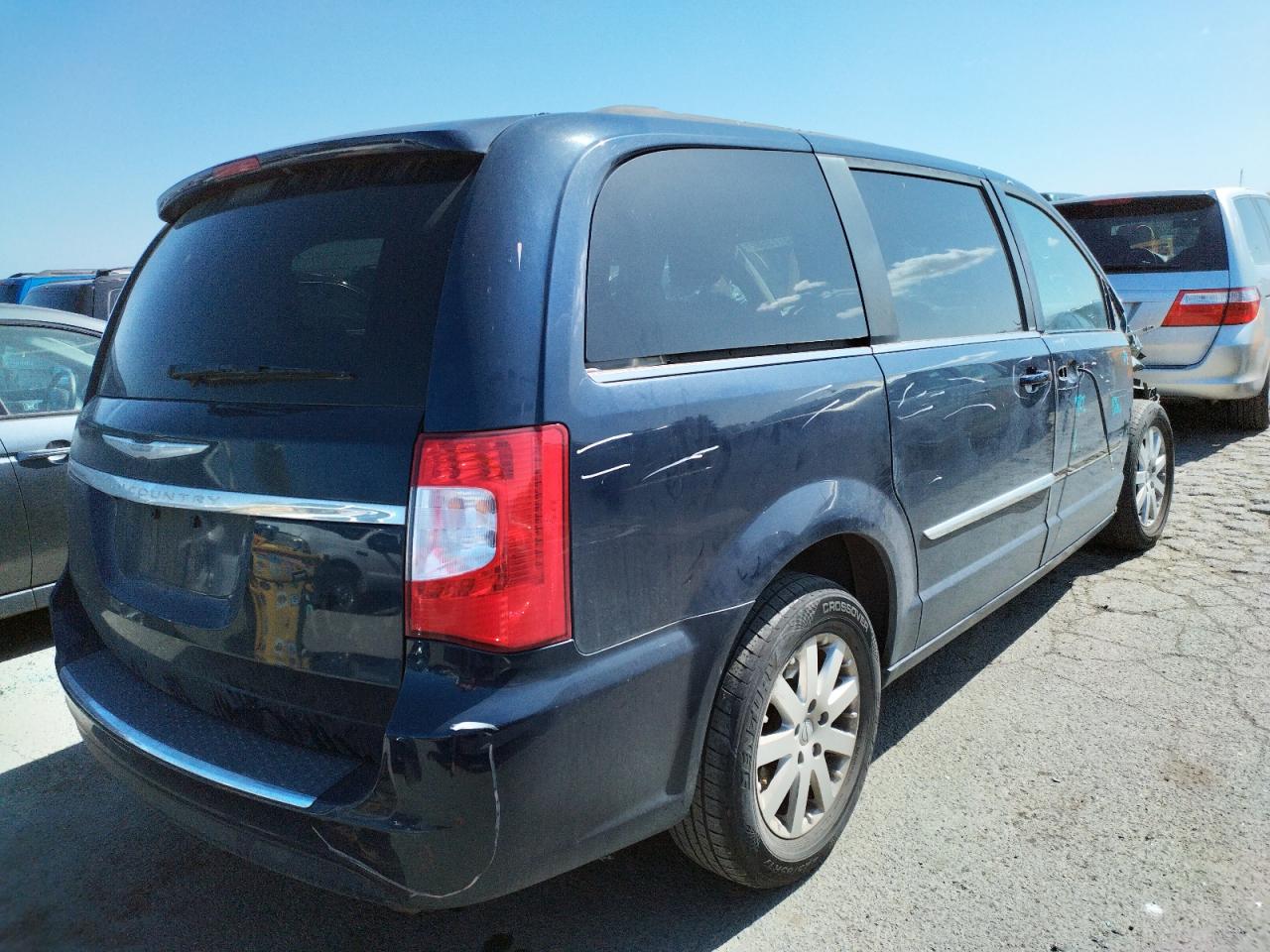 Photo 4 from auction – 2014 CHRYSLER TOWN & COU with VIN 2C4RC1BG6ER203891