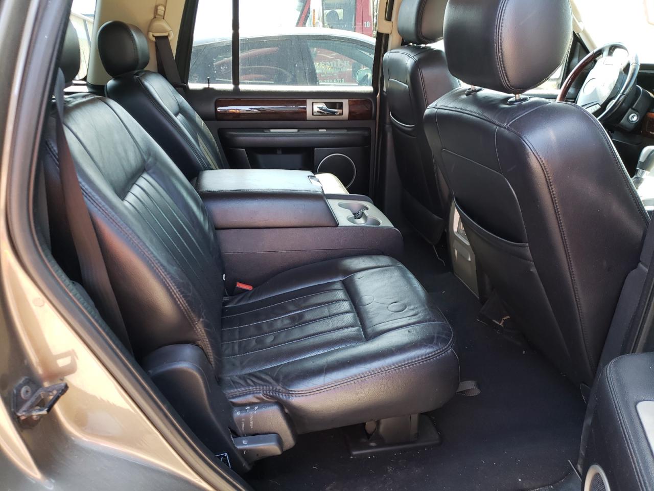 Photo 6 from auction – 2003 LINCOLN NAVIGATOR with VIN 5LMFU28R03LJ43877