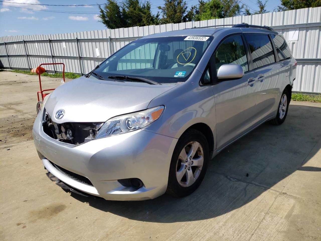 Photo 2 from auction – 2011 TOYOTA SIENNA LE with VIN 5TDKK3DC7BS050614
