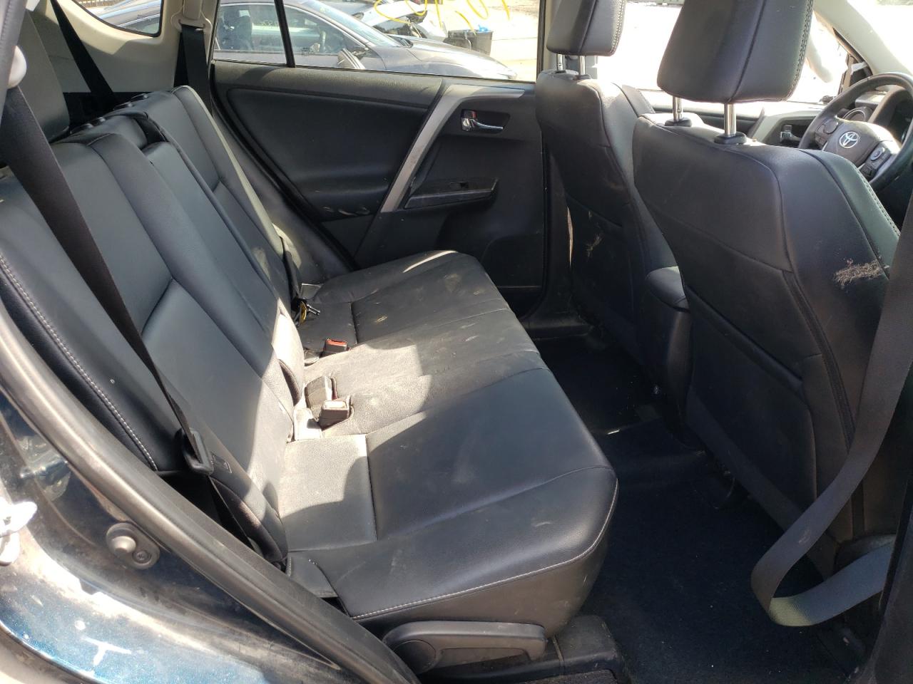 Photo 6 from auction – 2017 TOYOTA RAV4 LIMIT with VIN 2T3DFREV3HW561048