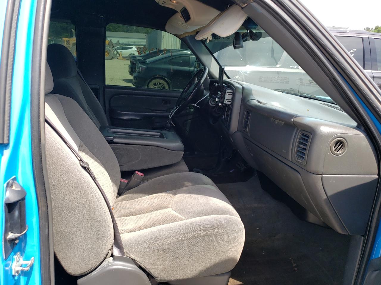 Photo 5 from auction – 2004 CHEVROLET SILVERADO with VIN 2GCEC19TX41296106