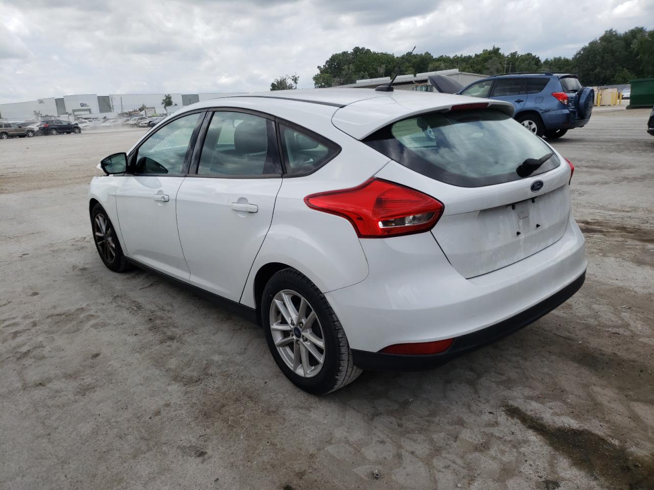 Photo 3 from auction – 2016 FORD FOCUS SE with VIN 1FADP3K24GL385686