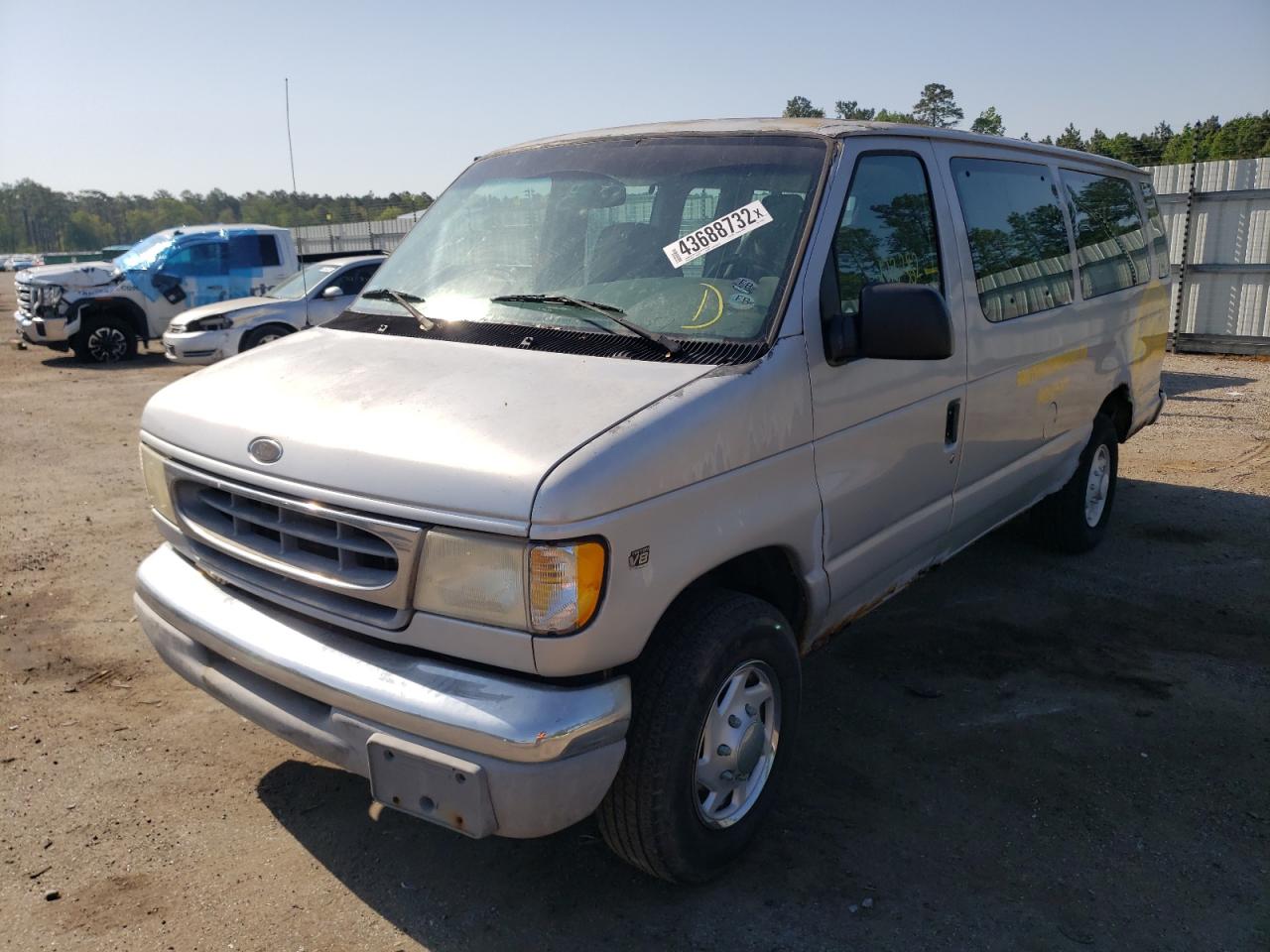 Photo 2 from auction – 2000 FORD ECONOLINE with VIN 1FBSS31L4YHA78294