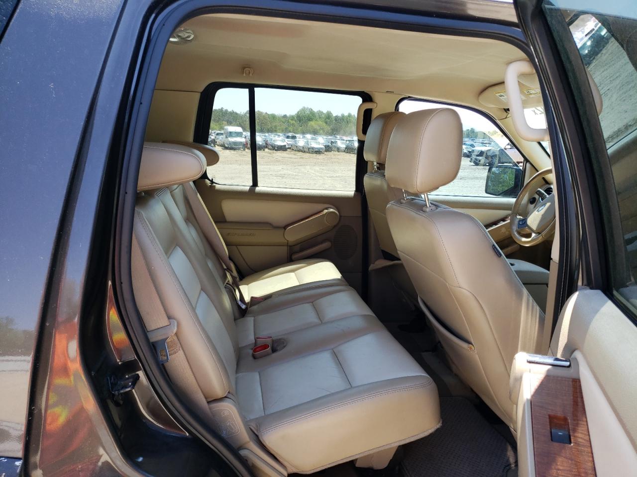 Photo 6 from auction – 2007 FORD EXPLORER E with VIN 1FMEU74E57UB46109