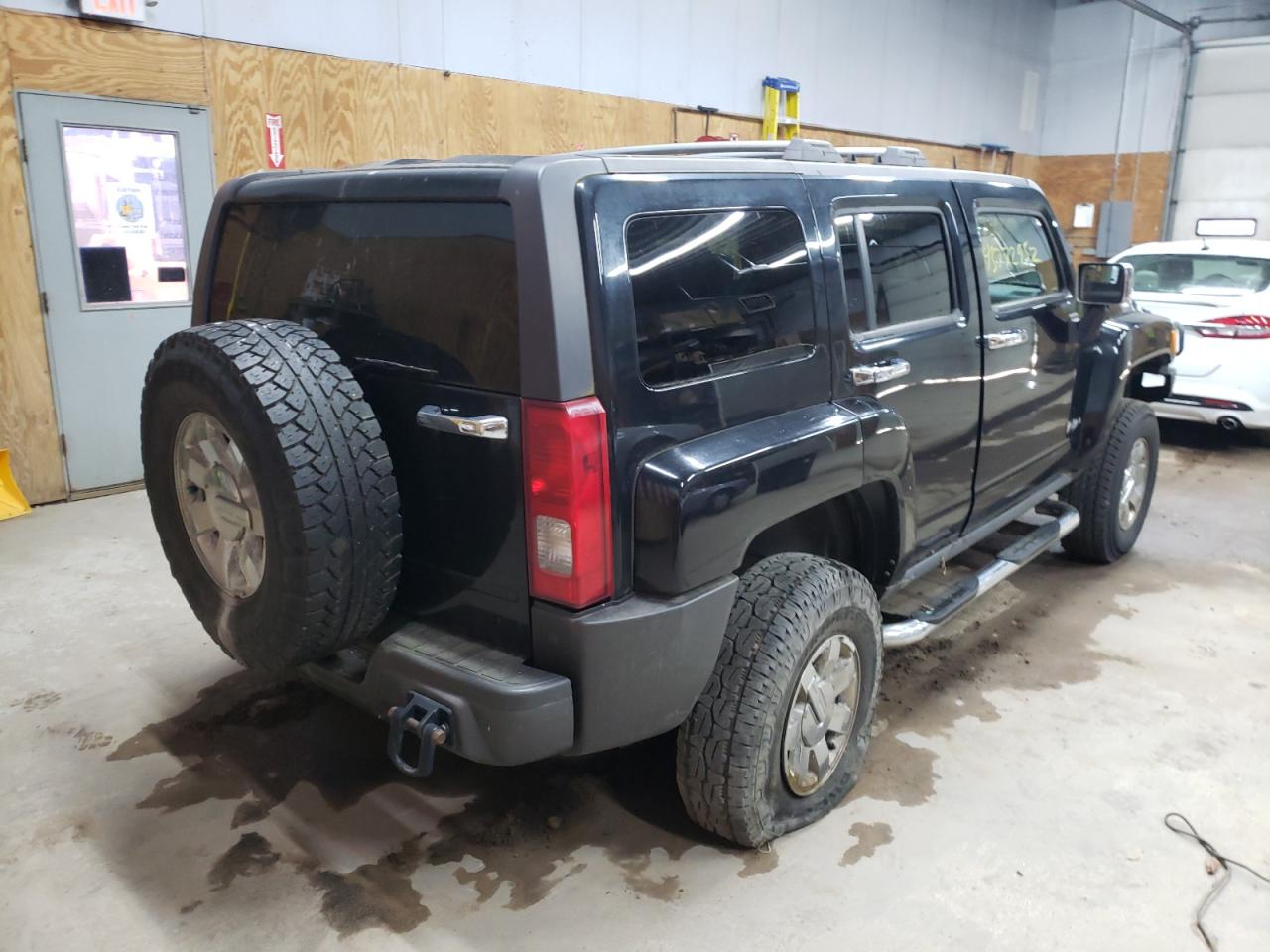 Photo 4 from auction – 2006 HUMMER H3 with VIN 5GTDN136168108638