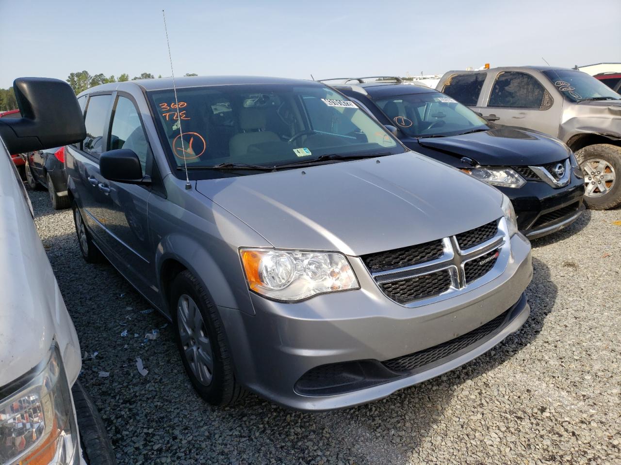 DODGE GRAND CARA 2015 with VIN 2C4RDGBG4FR648633 - Photo from auction