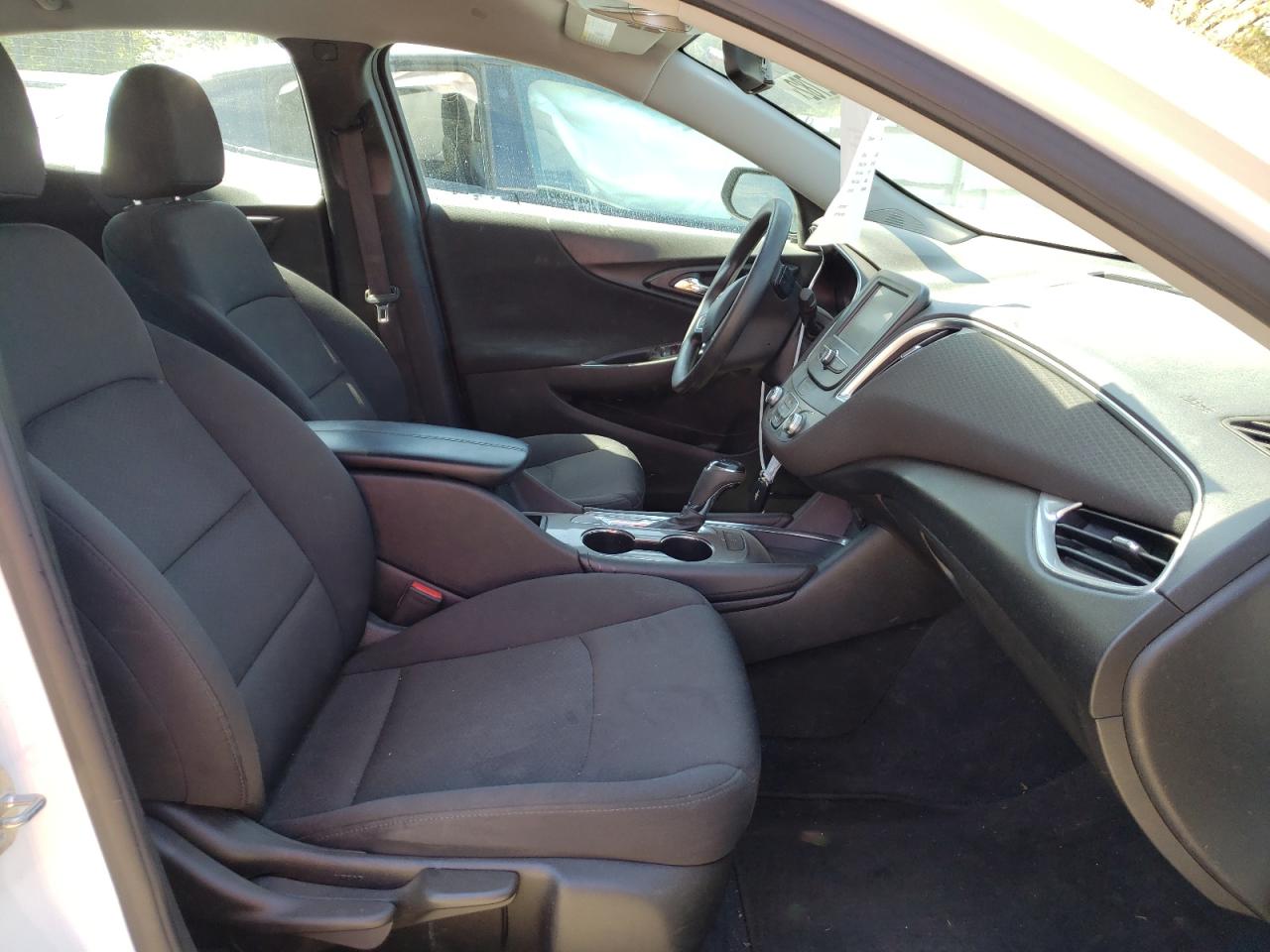 Photo 5 from auction – 2018 CHEVROLET MALIBU LT with VIN 1G1ZD5ST8JF247497