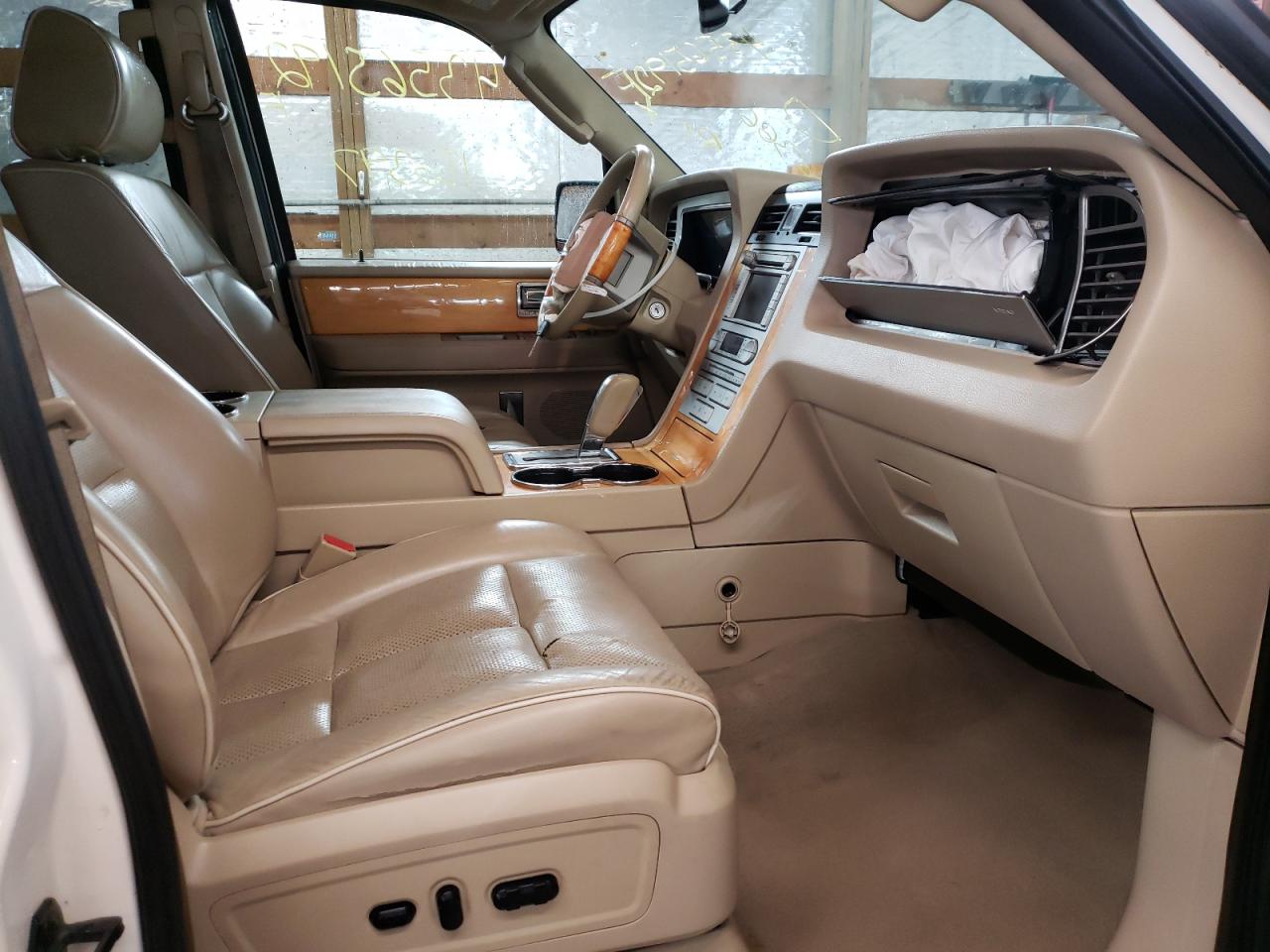 Photo 5 from auction – 2008 LINCOLN NAVIGATOR with VIN 5LMFU28578LJ00366