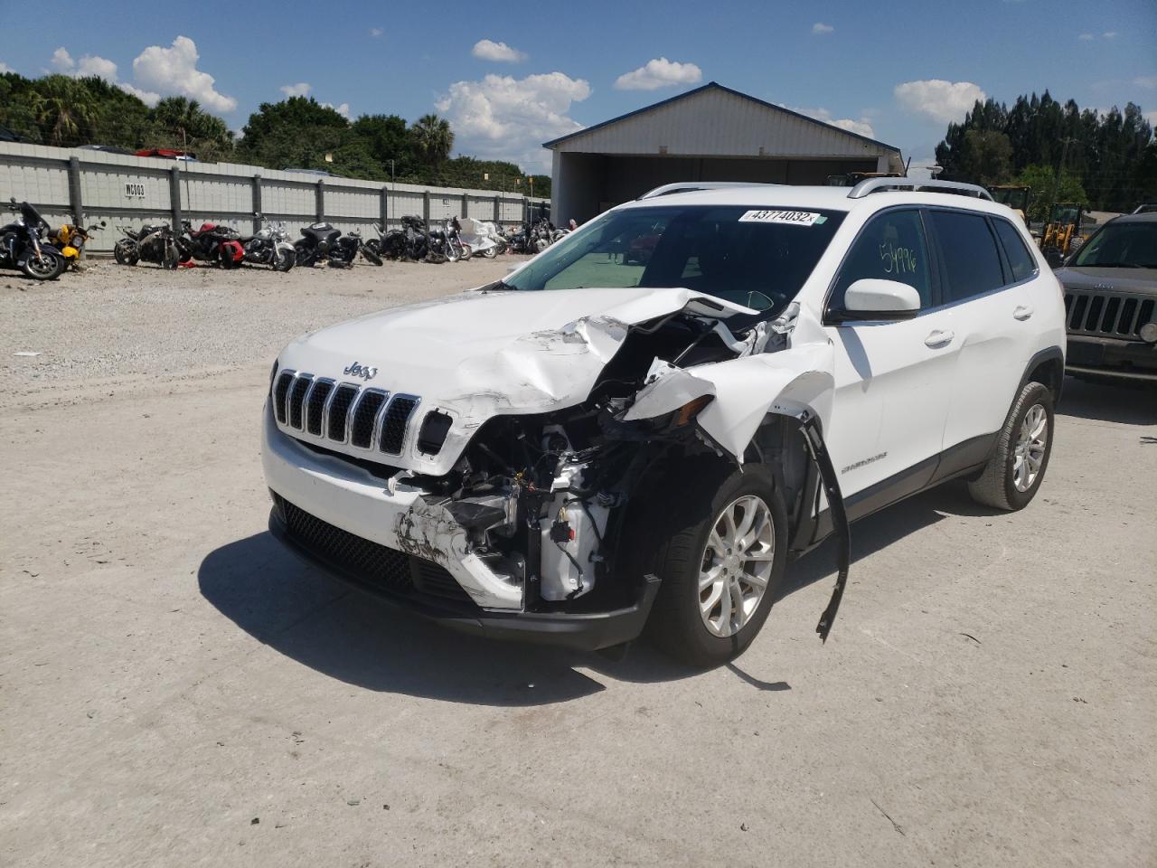 Photo 2 from auction – 2019 JEEP CHEROKEE L with VIN 1C4PJLCB4KD370728