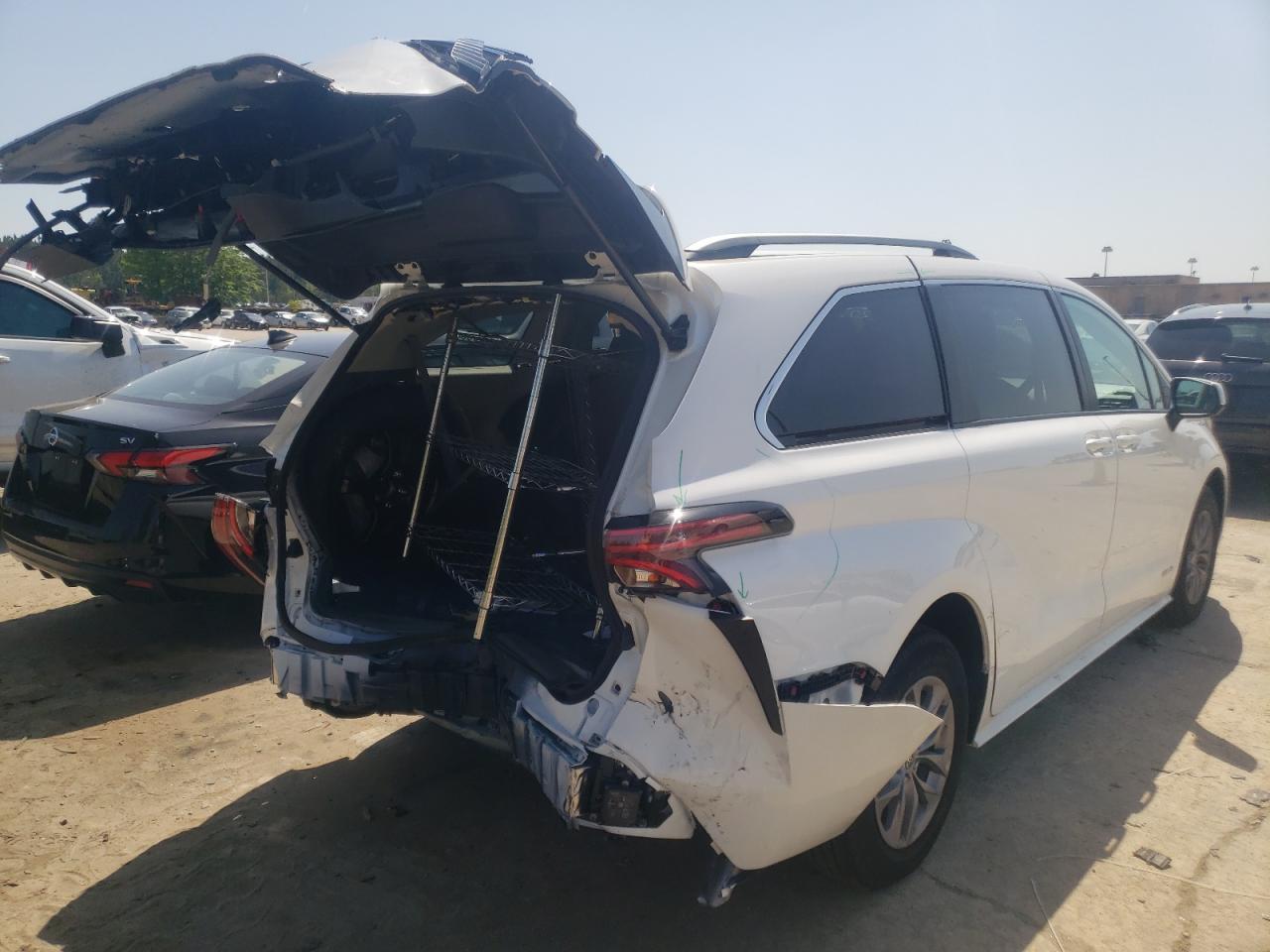 Photo 16 from auction – 2021 TOYOTA SIENNA LE with VIN 5TDKRKEC6MS070652
