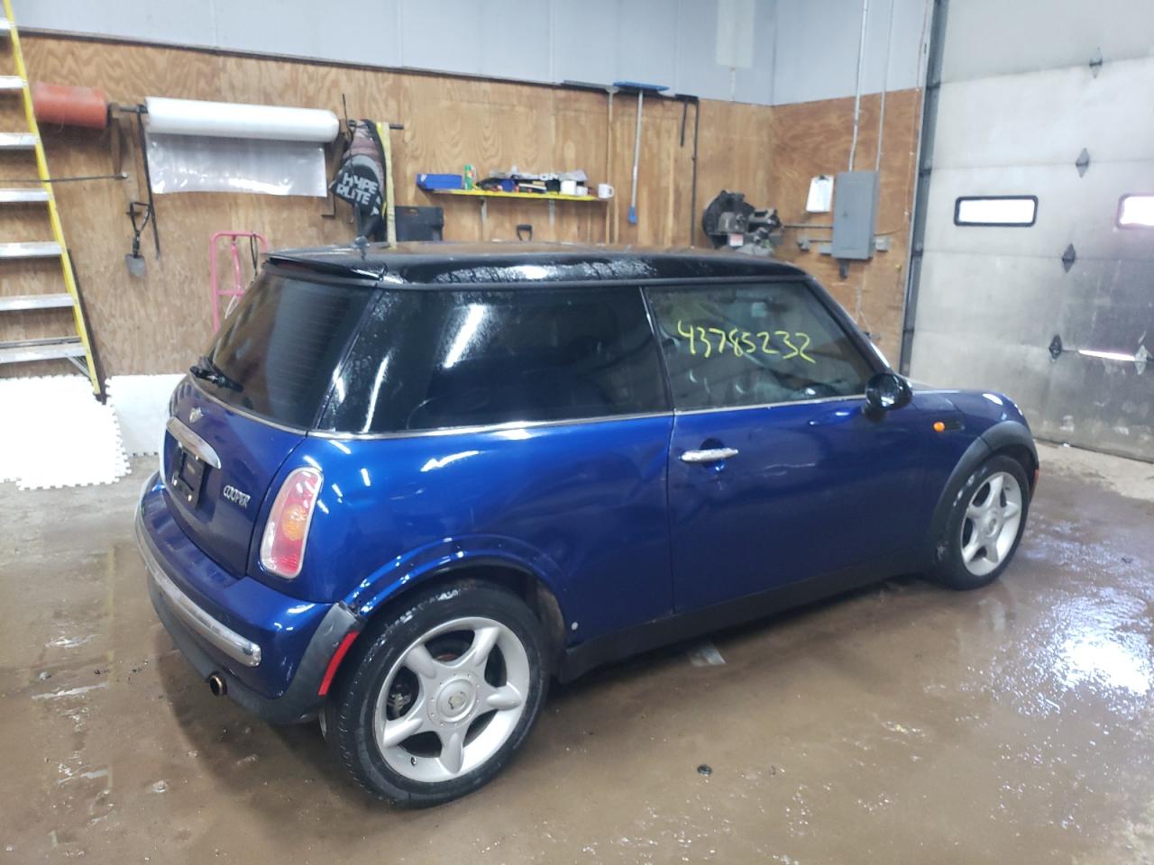 Photo 4 from auction – 2004 MINI COOPER with VIN WMWRC334X4TC55225
