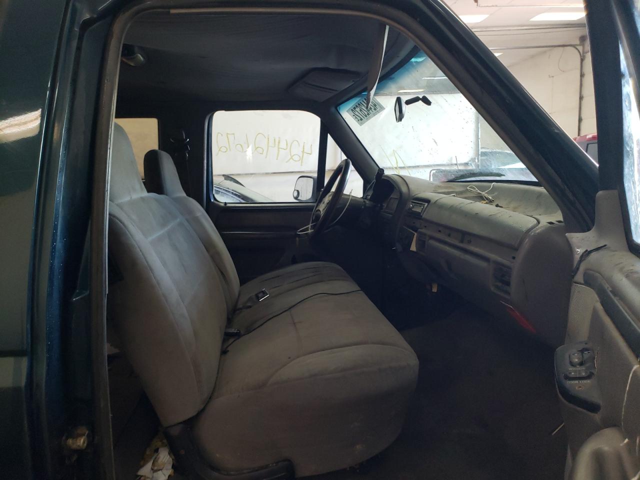 Photo 5 from auction – 1997 FORD F250 with VIN 1FTHX26F8VEC71940