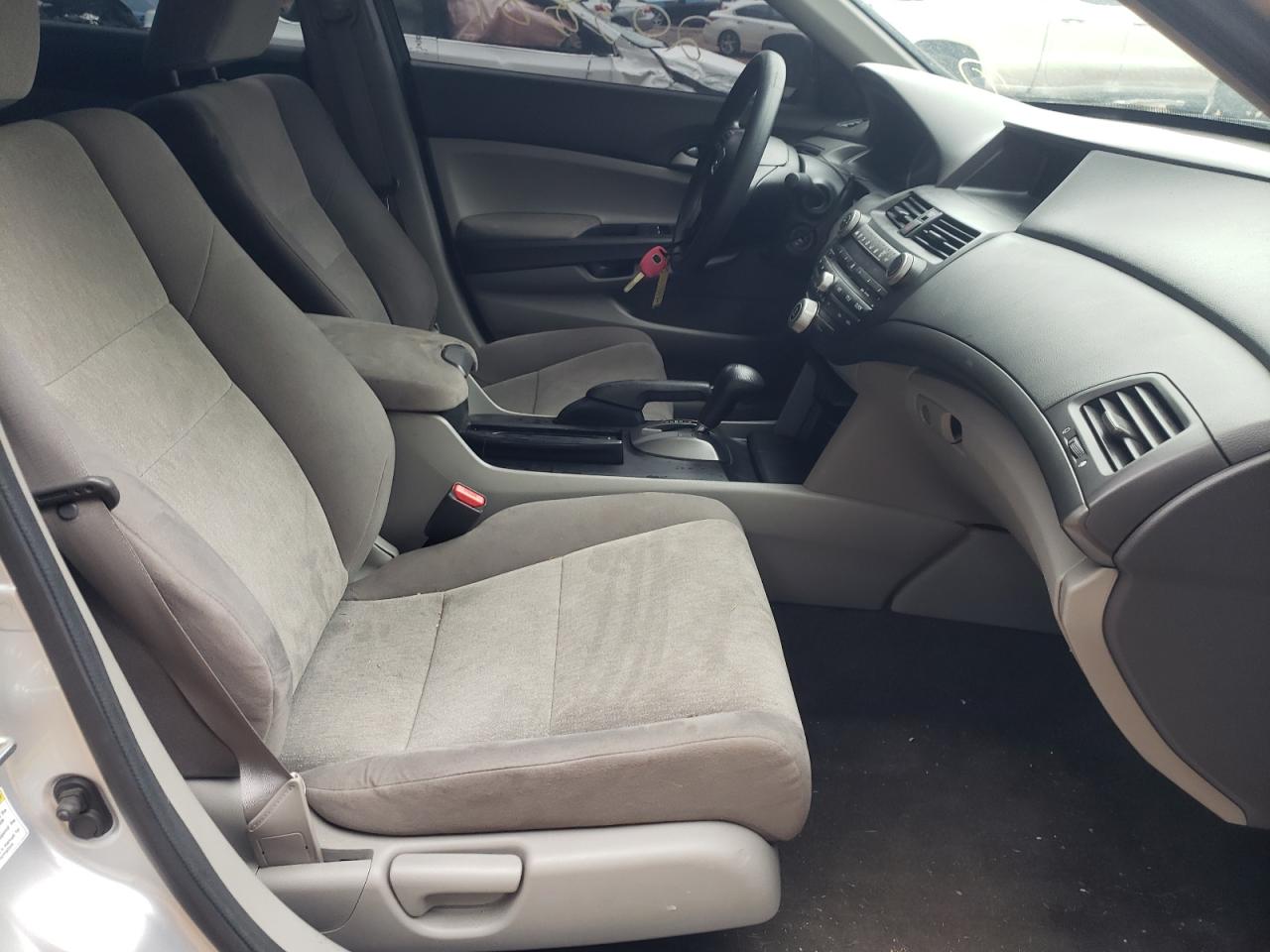 Photo 5 from auction – 2010 HONDA ACCORD LXP with VIN 1HGCP2F46AA026338