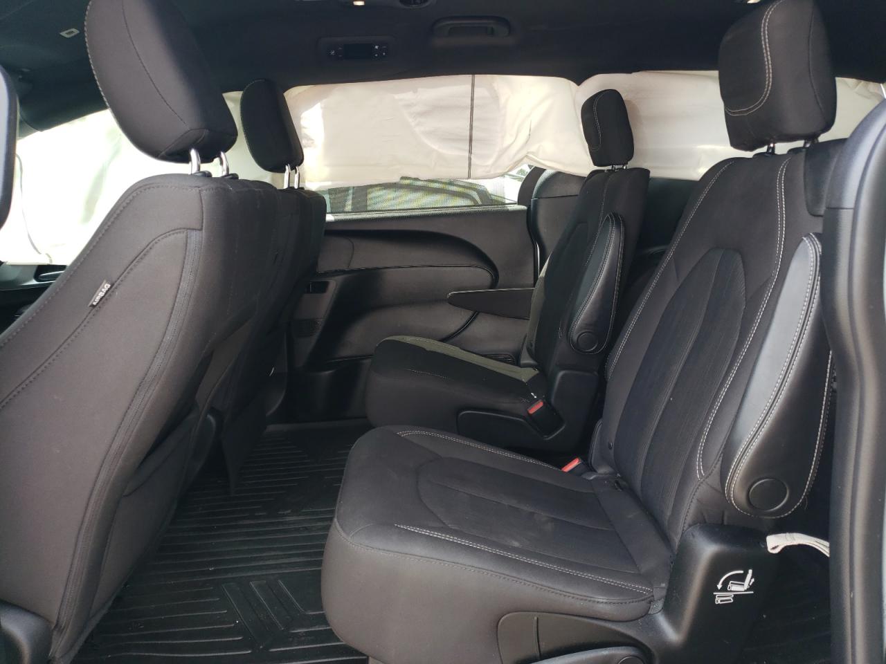 Photo 6 from auction – 2018 CHRYSLER PACIFICA T with VIN 2C4RC1FG8JR228909